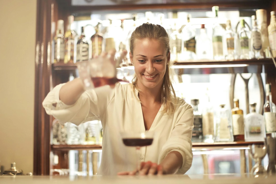 Unlocking Opportunities The Benefits of Working in a Pub as Your First Job Out of College